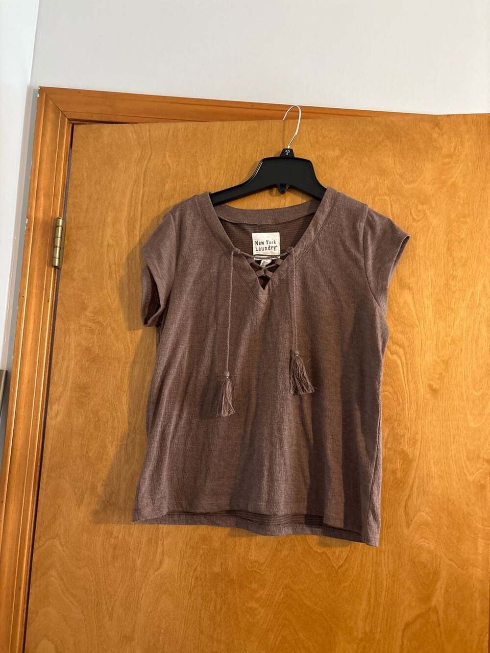 New York Laundry Women's Lace-Up V-Neck Tassel Short Sleeve Top